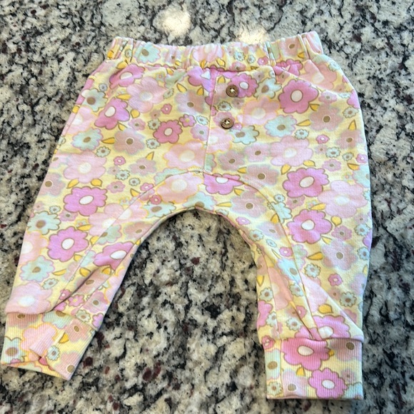 Jessica Simpson Baby Set - Picture 7 of 11